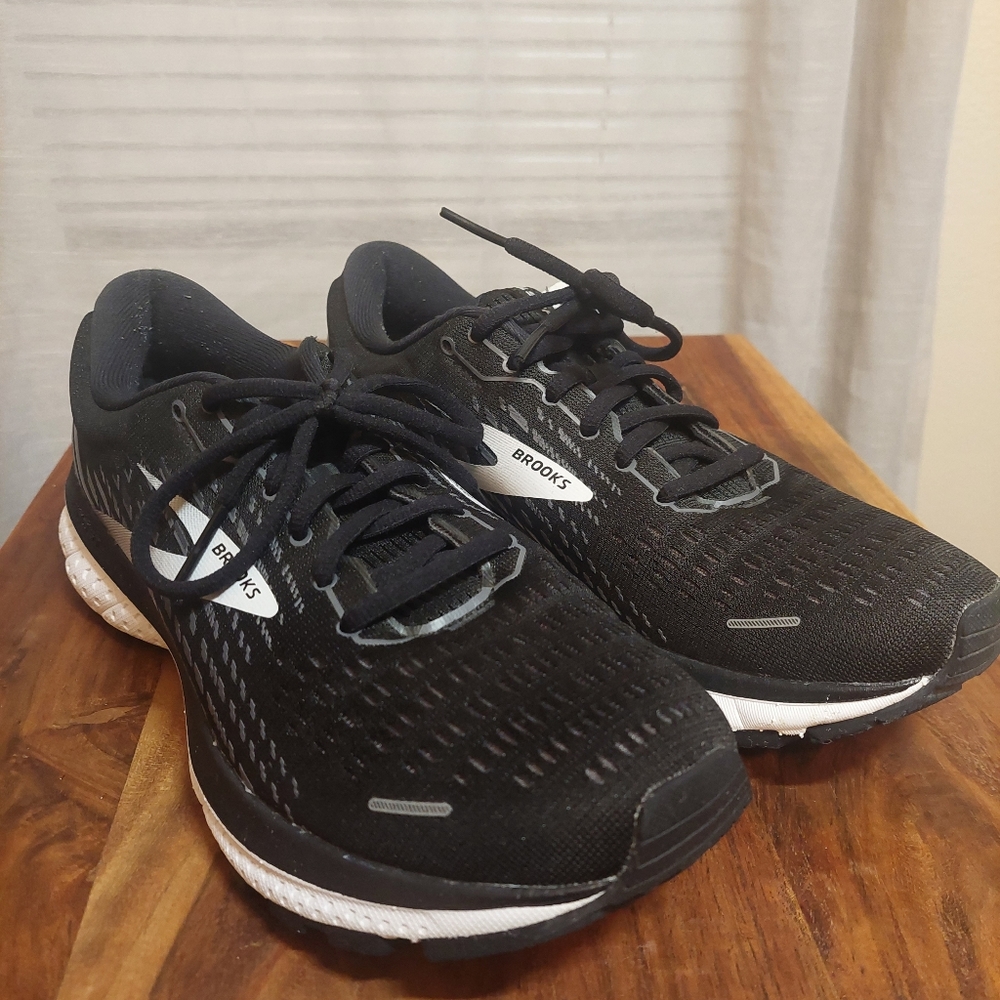 Brooks Ghost 13 Black and White